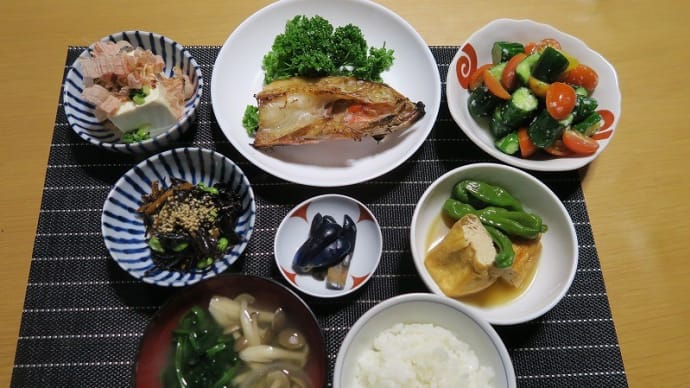 田舎定食・・・庶民の味。、炊屋食堂の質素倹約一汁三菜、簡単安く旨く・・・昭和の味。