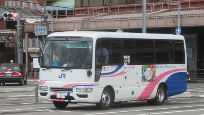 箕面の観光周遊バスは、車椅子対応のマイクロバスを使用