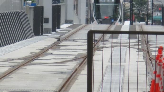 JR広島駅に乗り入れる広島電鉄の路面電車・・・試運転が始まりました ご安全に!