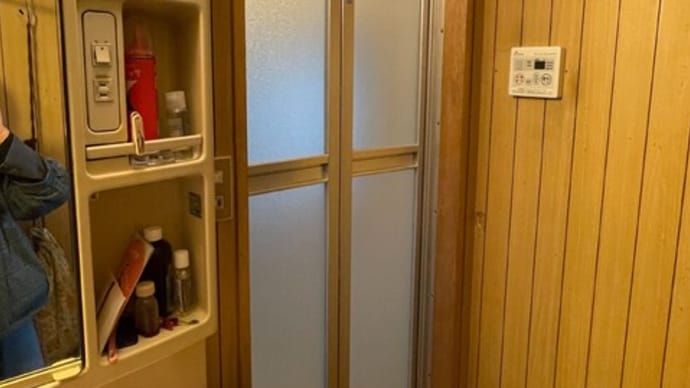 風呂の戸の修理はプロに任せた