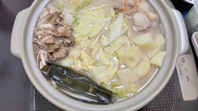 石狩鍋で夕食、お酒はビール、日本酒、焼酎のリレーでw