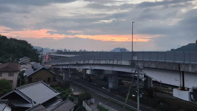 駅の階段の登り下り