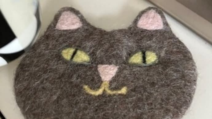 ネコちゃんコースターとメゾンカイザーの焼き菓子