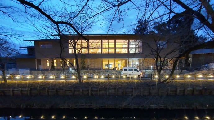 氷川会館 -夕暮れの様子-