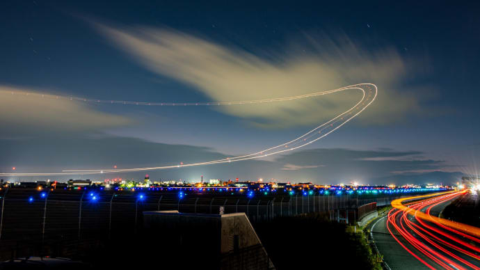 飛行機の光跡