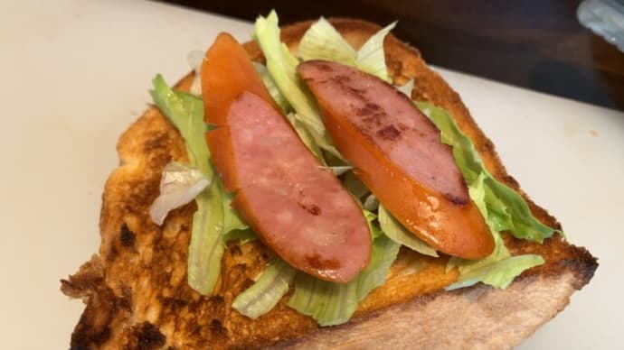 今日の朝食はもちろんパンです。