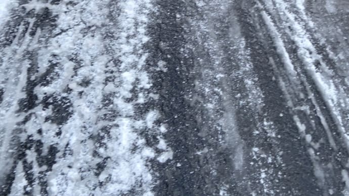 ７日(金)朝の凍結した道路