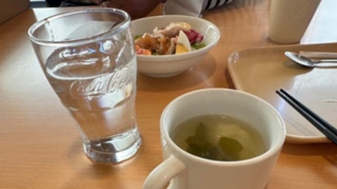 今日のランチ(唐揚げ定食)