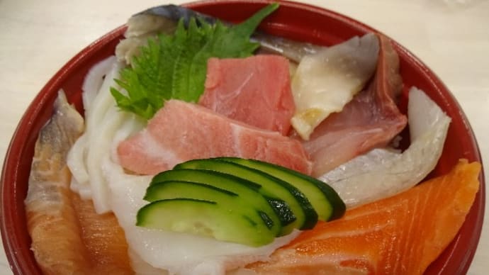 上ネタがのった贅沢な海鮮丼「スーパーワイルド海鮮丼」!数量限定「本まぐろ中落ち」「スペシャル本まぐろ」!!刺身と手作り干物の専門店「発寒かねしげ鮮魚店」。