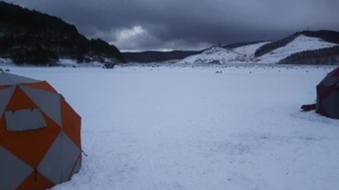 岩洞湖!初氷上釣り!