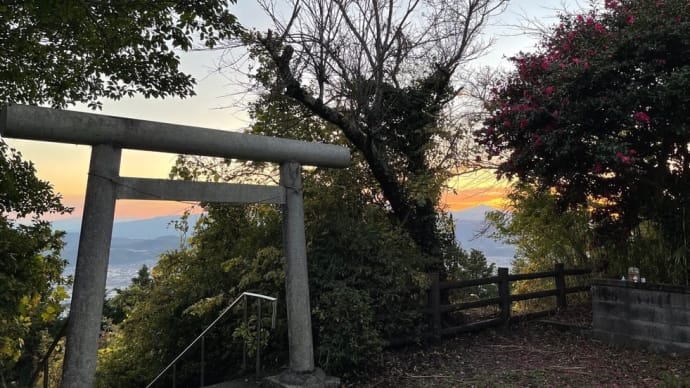 ヤビツ峠の展望台と浅間神社