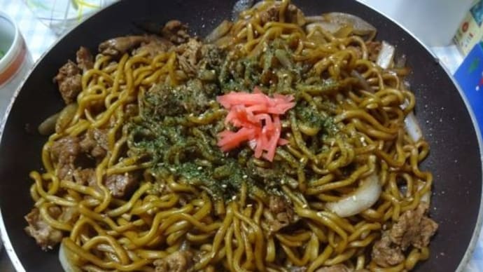 にんじんご飯と太麺焼きそば