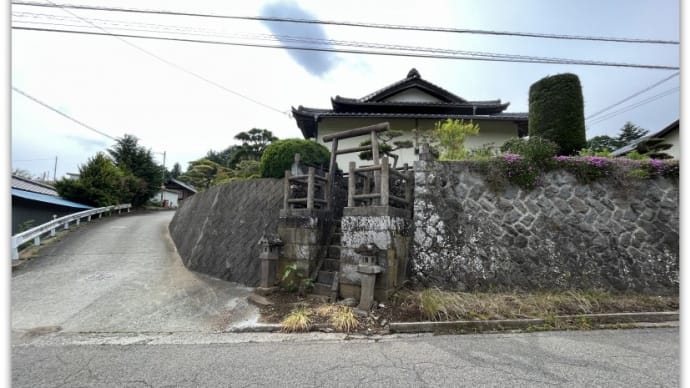 【神社・道祖神】散策中に偶然みつけた謎の祭祀施設@ 山梨県北杜市高根町浅川地区