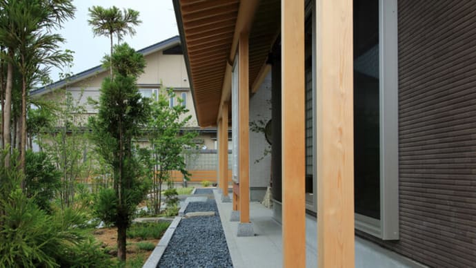 和モダンの思想と暮らしのデザイン設計、あいまいな半屋外の空間が暮らしと和の趣、風情を意識する空間となる「庭屋一奴」のデザインコンセプトを暮らしの一部に吸収する間取りの価値。