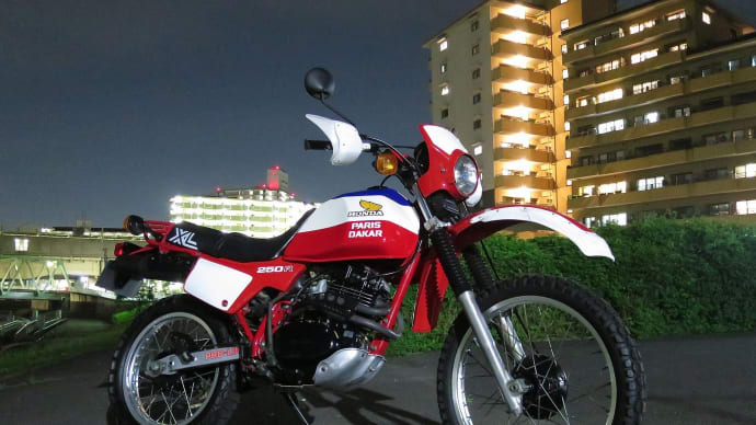 旧車ですが、味があって今見ても色あせないフォルムが素晴らしいです!HONDA XL250R パリダカ 納車間近です!