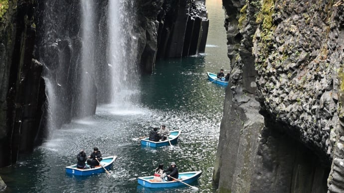 高千穂峡にも冬の訪れ、眞名井の滝 と 名残りの紅葉に魅せられて・・