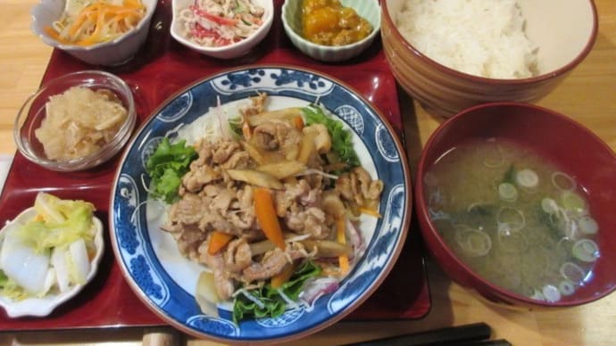 「てっぱん大山」、いろんなおそうざい付き、すごいコスパの豚キンピラ定食800円