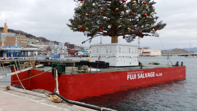 海に浮かぶクリスマスツリー 今年も12月1日から