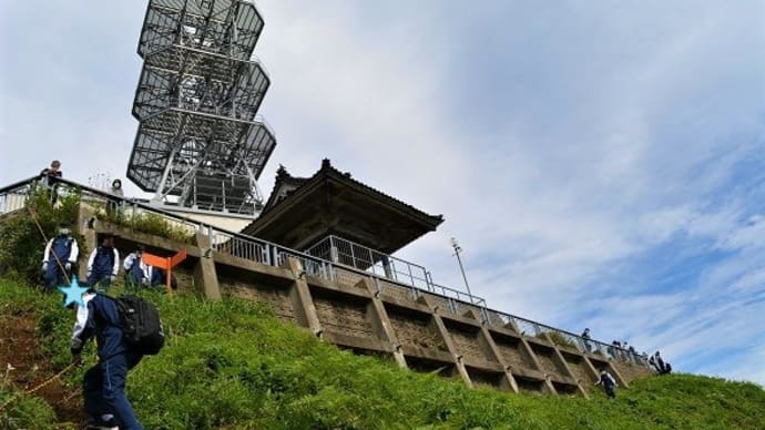 創立80周年記念五城目高校全校森山登山の様子