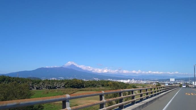 富士山すべり台 富士山に面白い雲