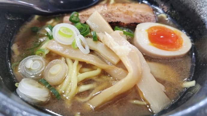 『138号線のバイパス沿いの白虎にてラーメン食べていたら···』