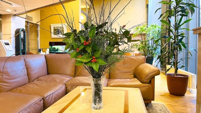 お正月のささやかなエントランスの花の枝