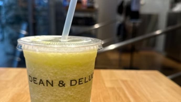 メロンジュース一杯をご褒美に。fresh melon juice.