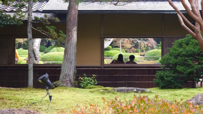 荘厳な雰囲気の由志園