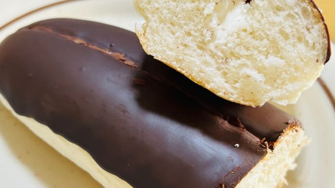 菓子パン大好き→パスコのサンドロール「銀チョコバニラ」😋