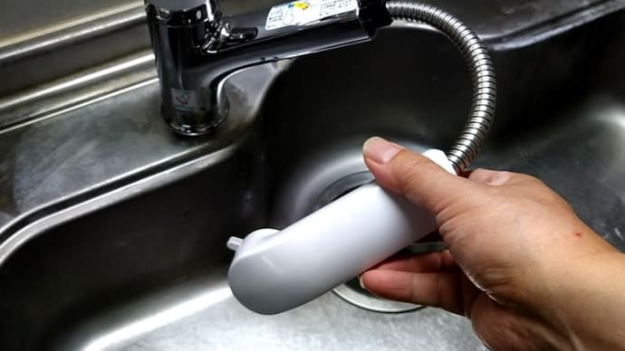 DIY　キッチンの混合水栓を自力交換　ホース式で便利になりました。
