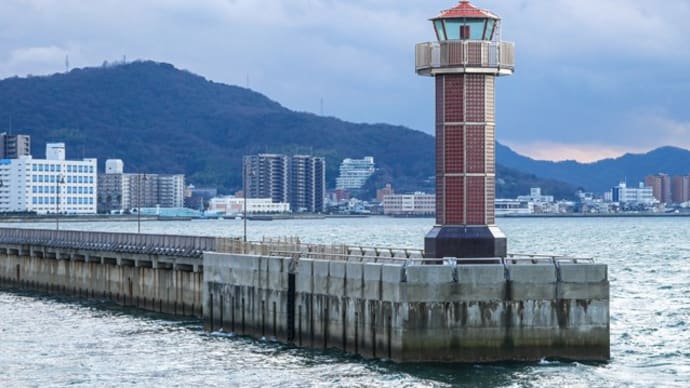 高松港玉藻防波堤灯台