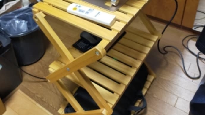 パソコンスタンドはプロジェクターも使えます