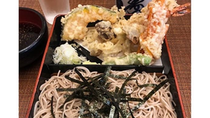 昼間の熱海駅商店街で観光客ランチでした。