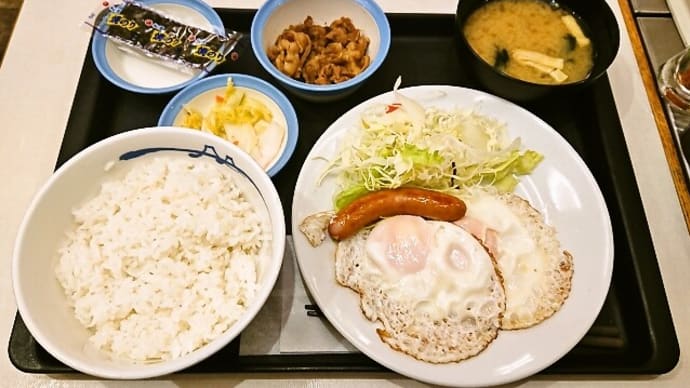 松屋（浦安駅前店）でソーセージエッグW定食（2022年4月3日）