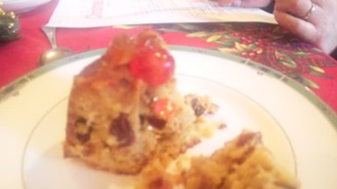 ケーキの中から指輪がお目見えです☆