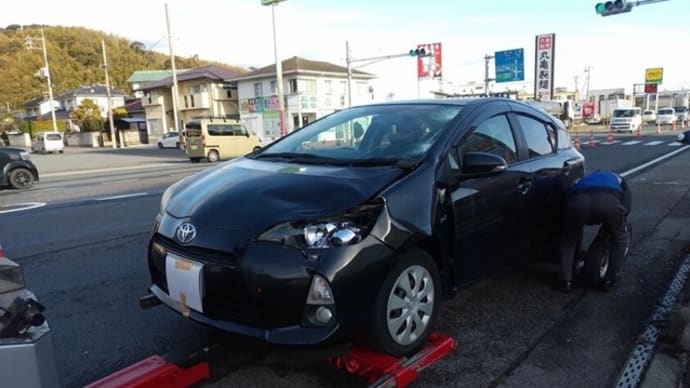 山口でジジイが車道を横切りやがって小型乗用車に打つかり、自業自得でくたばる