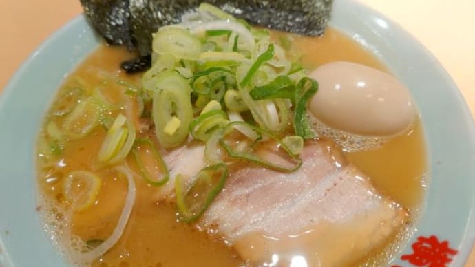 大量に纏う女