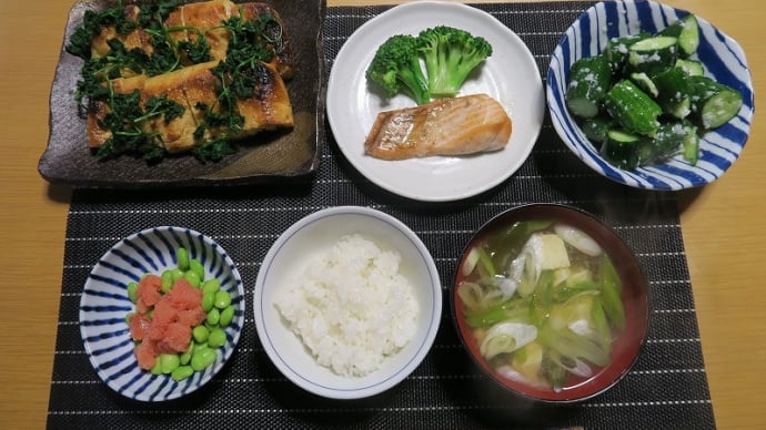 田舎定食、油揚げの納豆包焼、炊屋食堂の質素倹約一汁三菜、簡単安く旨く・・・庶民の味。