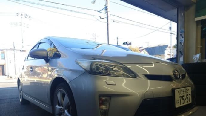 代車稼働中の30系「プリウス」の冬支度にオールシーズンタイヤを装着致します!