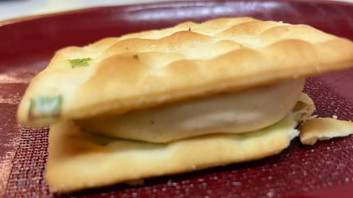 台湾 聖比徳②ヌガークラッカー