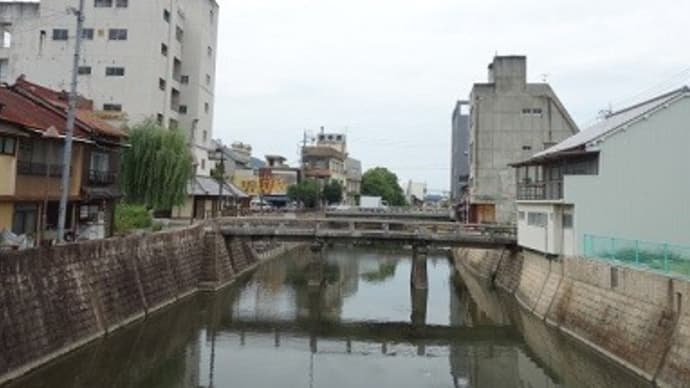 平岡精肉店さんのコロッケっ