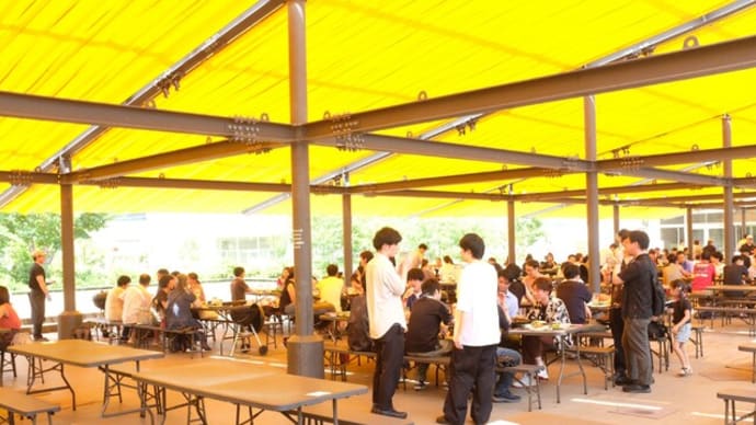 三越本店屋上のビアガーデンで三人組のおっさんの食事会。プレミアムフリードリンクとビーフ/ポーク/チキン/野菜を炭焼きグリルで焼き上げて大変おいしく頂きました!暑かった~!!