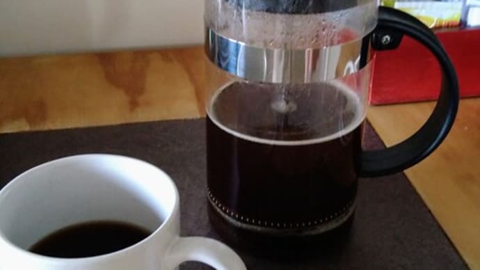 フレンチプレスで淹れるコーヒー