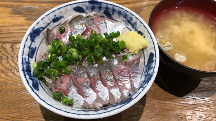 【大宮市場-内浦】目の前で泳いでたのに~!! 鮮度良すぎる活あじ丼~♪