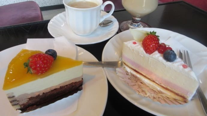 3回目「七人の小人」、ケーキ屋さんに併設の喫茶スペースで、おいしいケーキセット650円!