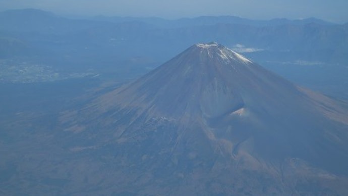今月のテンプレート（Ｎｏ５）ＪＡＬのＹ５６航空路から見える富士山