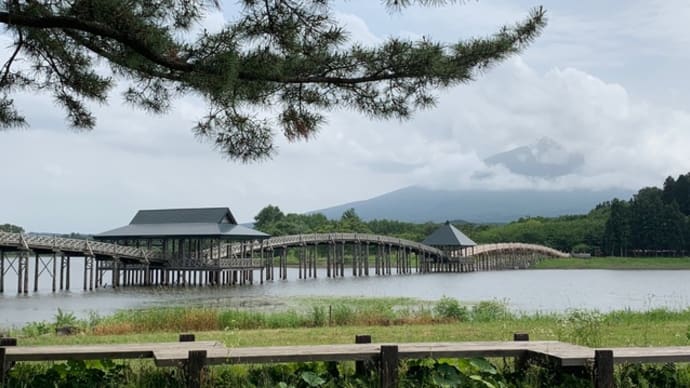 鶴の舞橋(長い木の橋) 通称「長生きの橋」