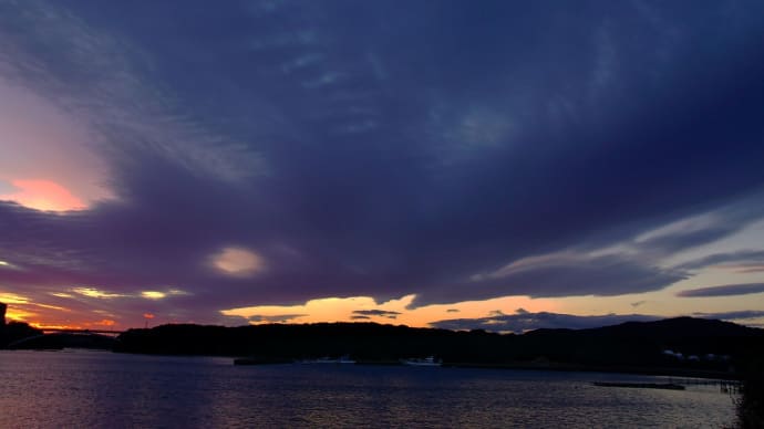 空一面の黒い雲