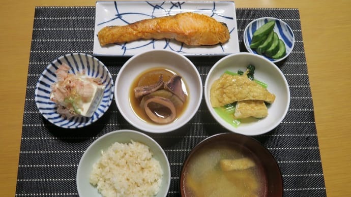 田舎定食。炊事や食堂の質素倹約一汁三菜、簡単安く旨く・・・庶民の味。