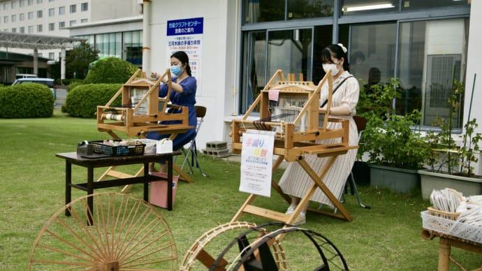 大自然の中の手織体験でした